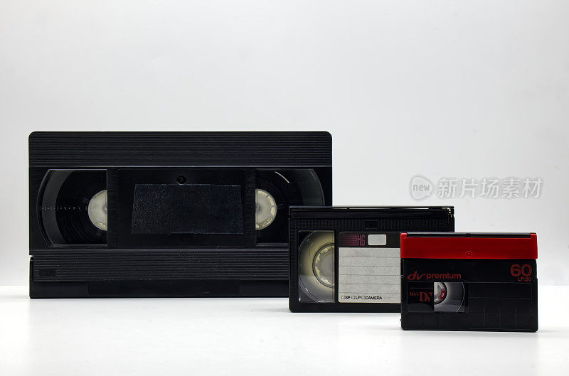 老式媒体存储磁带的演变:VHS, VHS- c，迷你DV。90年代的科技。